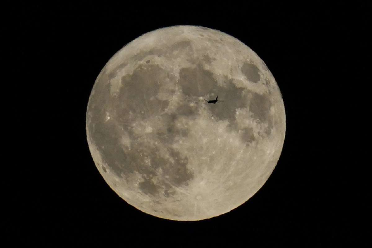 super moon_AP1693488652.jpg